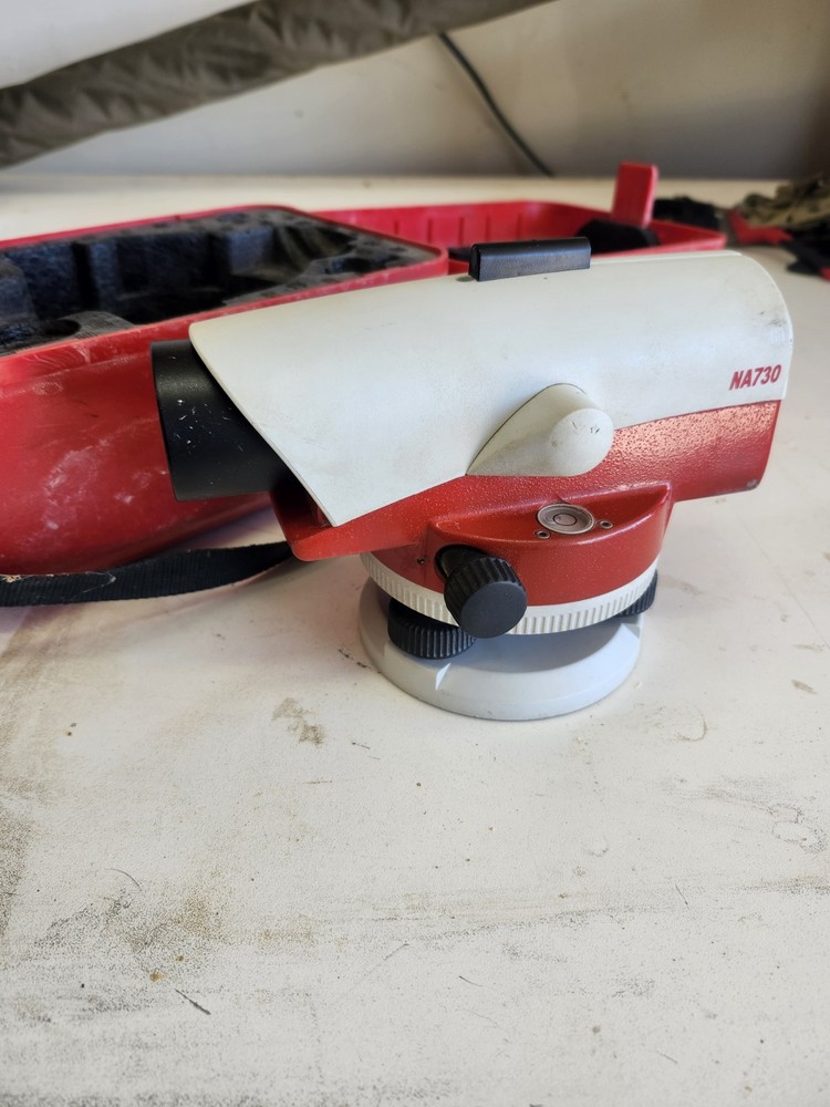 Leica Geosystems NA730 Automatic Optical Level with Case Used