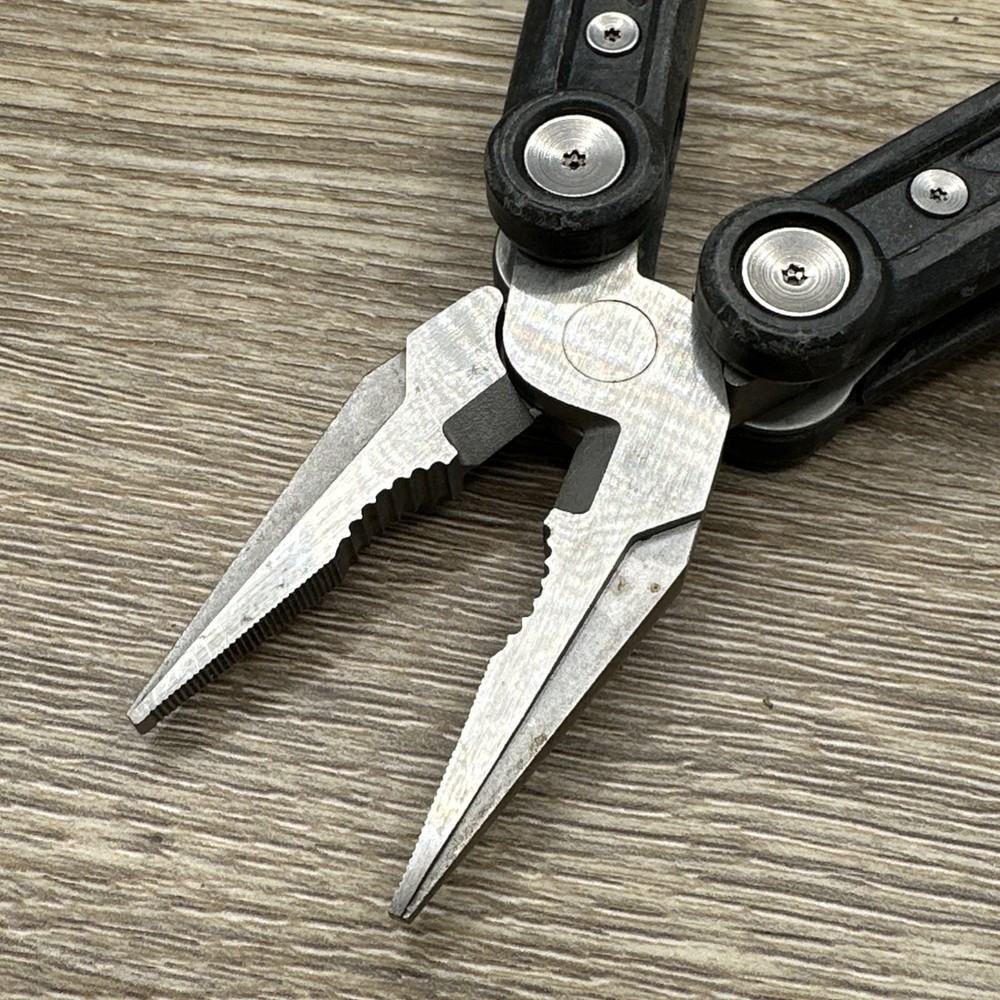 Gerber Radius Multi Tool Ergonomic 8 tool Pliers Knife Screwdriver Multitool