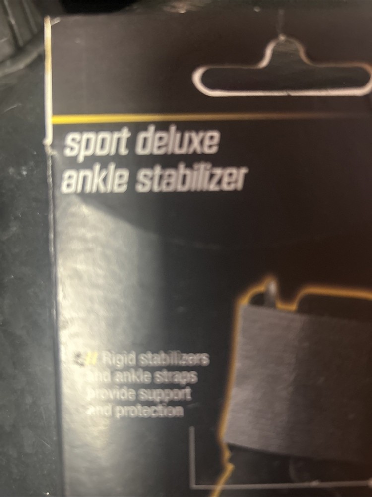 3M ACE Sport Deluxe Ankle Stabilizer, Adjustable Compression, Black