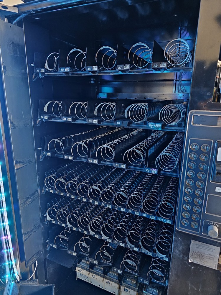 Vending Machine Refurbished AP 113 Snack 5-Wide