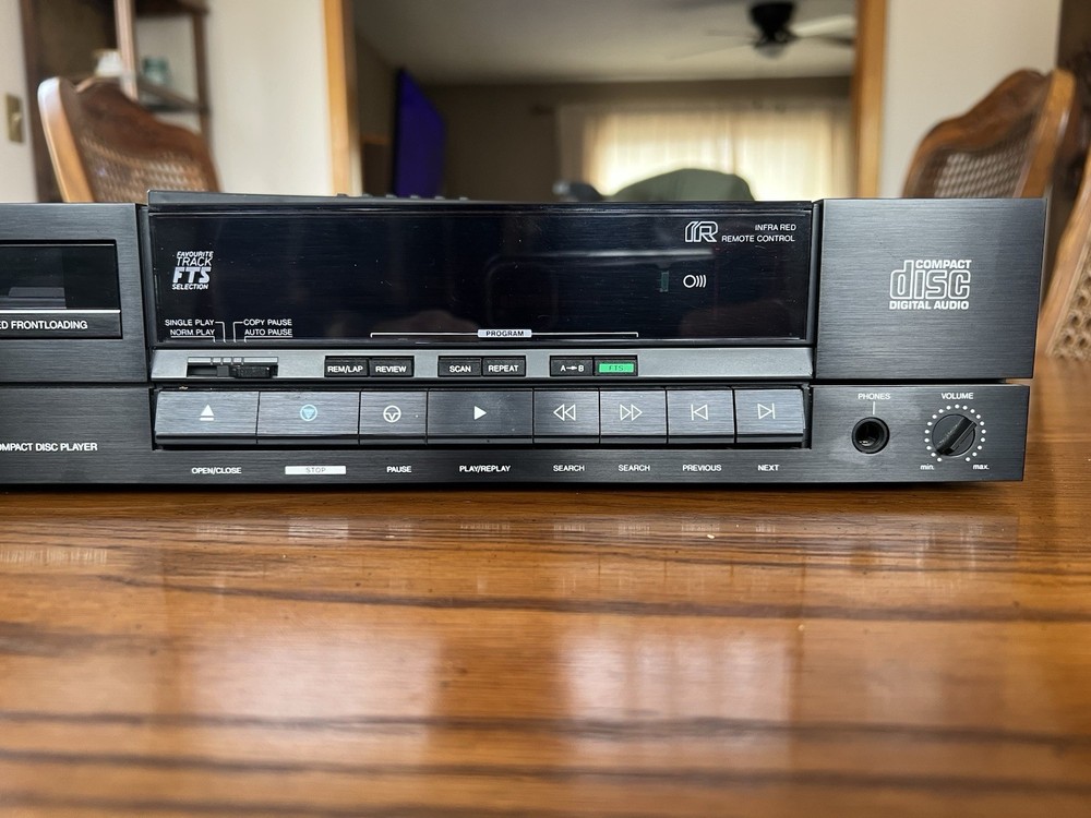 Magnavox CDB650 CD Player with Remote Control Phillips TDA DAC chip