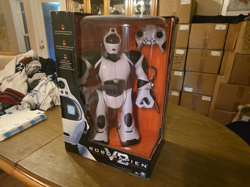 New WowWee Robosapien V2 White Full Function Humanoid 2005 Robot Gen 3