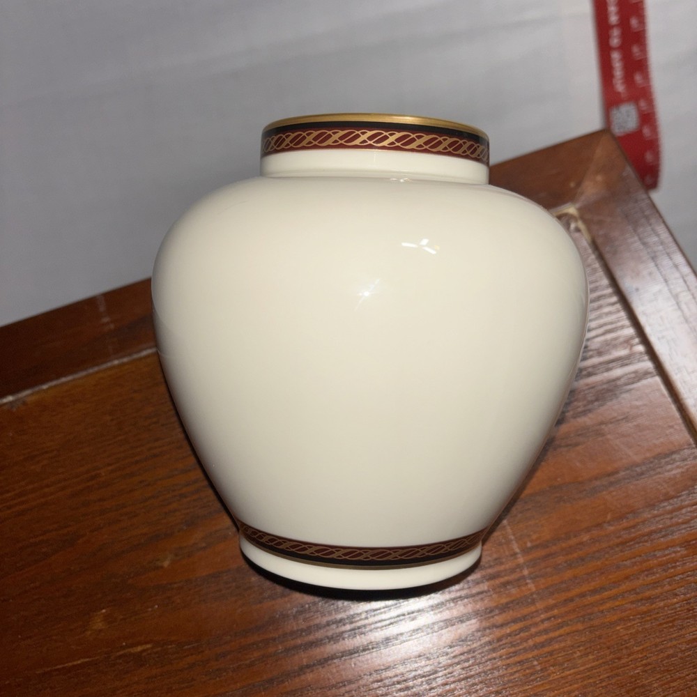 Lenox ~ Monroe Pattern, Ginger Jar Shaped 5 inch. Vase EX