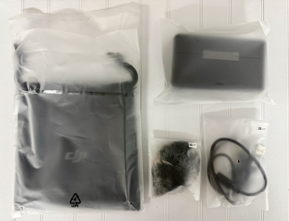 DJI Mic (2 TX + 1 RX + Charging Case) Camera & Smartphone Wireless Kit