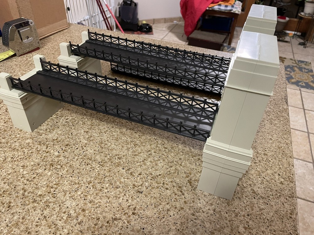 HO BRIDGE - Very Unique W/ Original Box