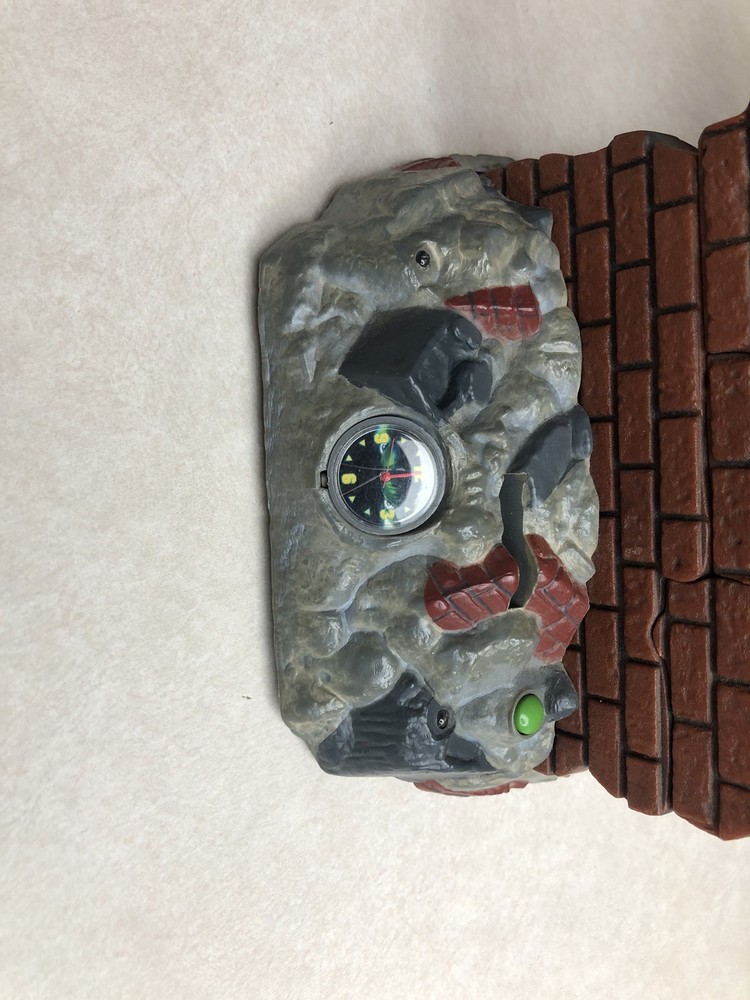 The Incredible Hulk Action Wall Bash With Clock & Bank 2002