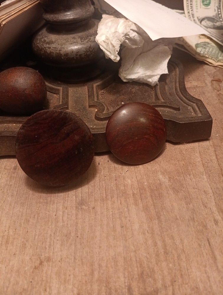 antique treenware Cover Snuff ??