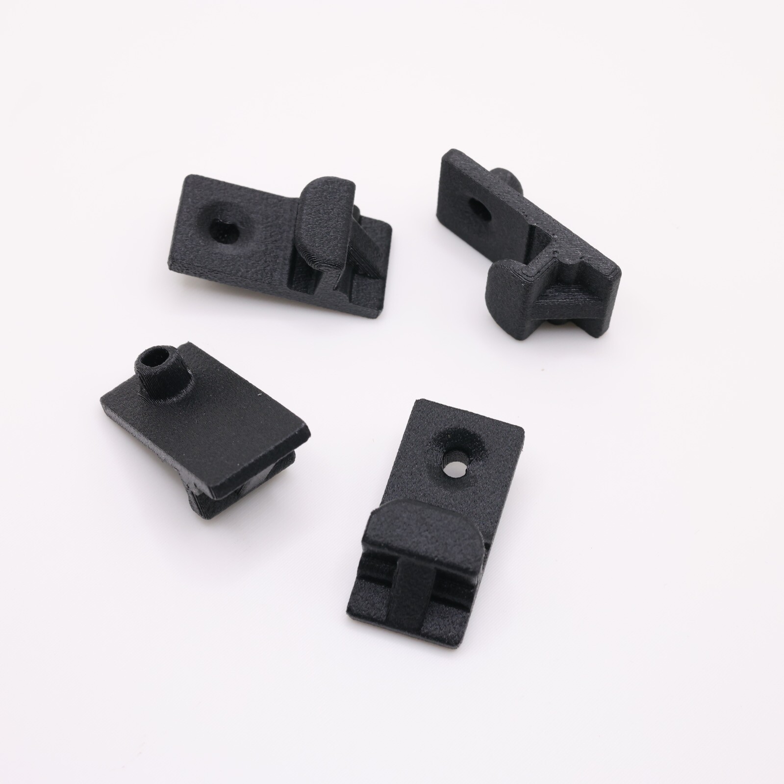 Set of 4 Rubbermaid Storage Shelf Clips for Select Units (Rubbermade)