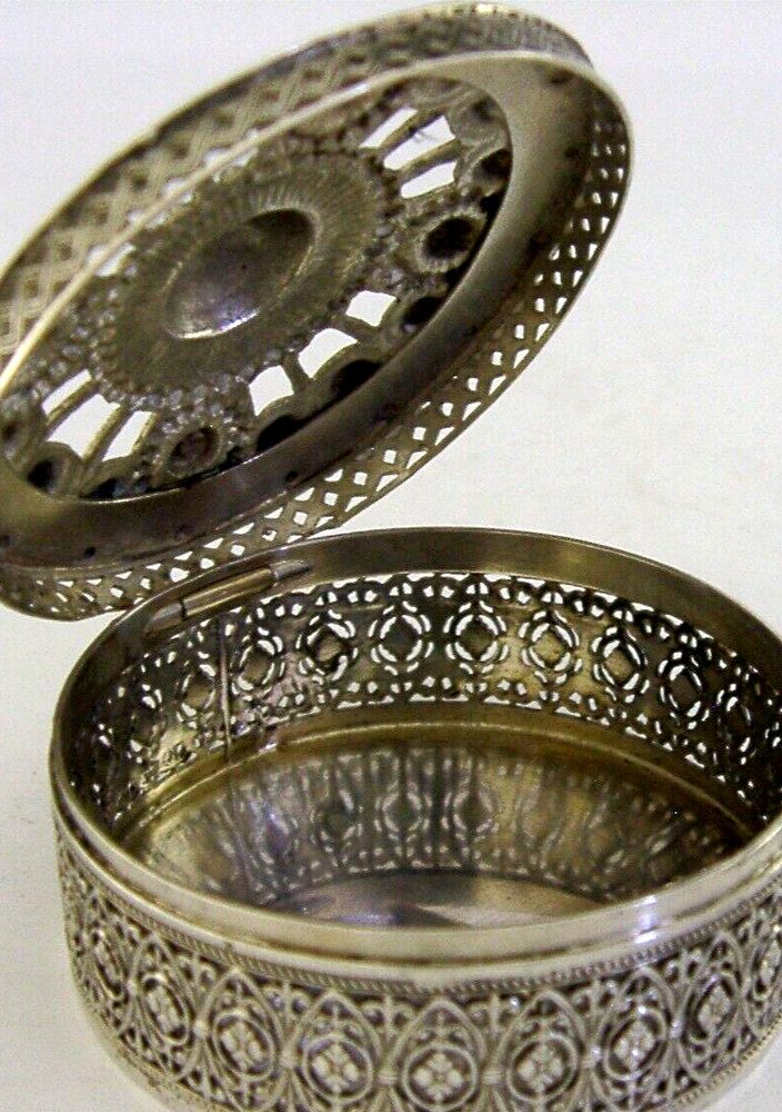 BEAUTIFUL SOLID SILVER PIERCED POTPOURRI LAVENDER DESK BOX c1910