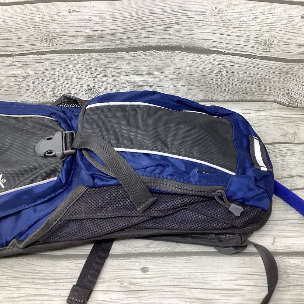CamelBak Rouge Hydration Backpack 70oz Blue Zip-Up Pouches