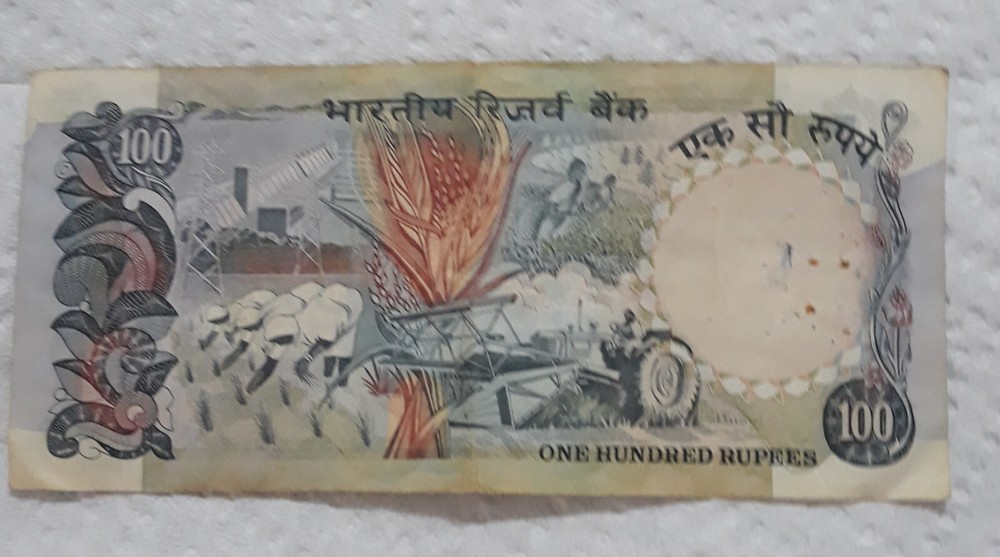 INDIA ONE HINDRED RUPEES. NO DATE. CIRCULATED.