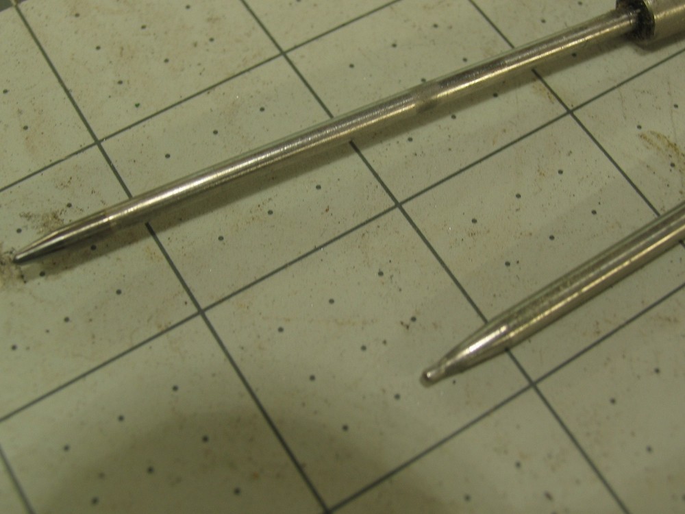 DEVILBISS Spray Gun with extra parts shown