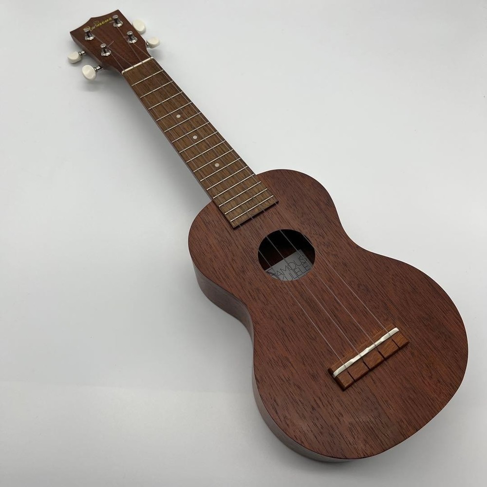 FAMOUS FS-1G soprano ukulele with case