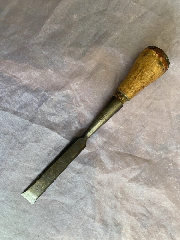 VINTAGE HSB 5/8” WIDE SOCKET CHISEL - VERY GOOD CONDITION AND SHARP