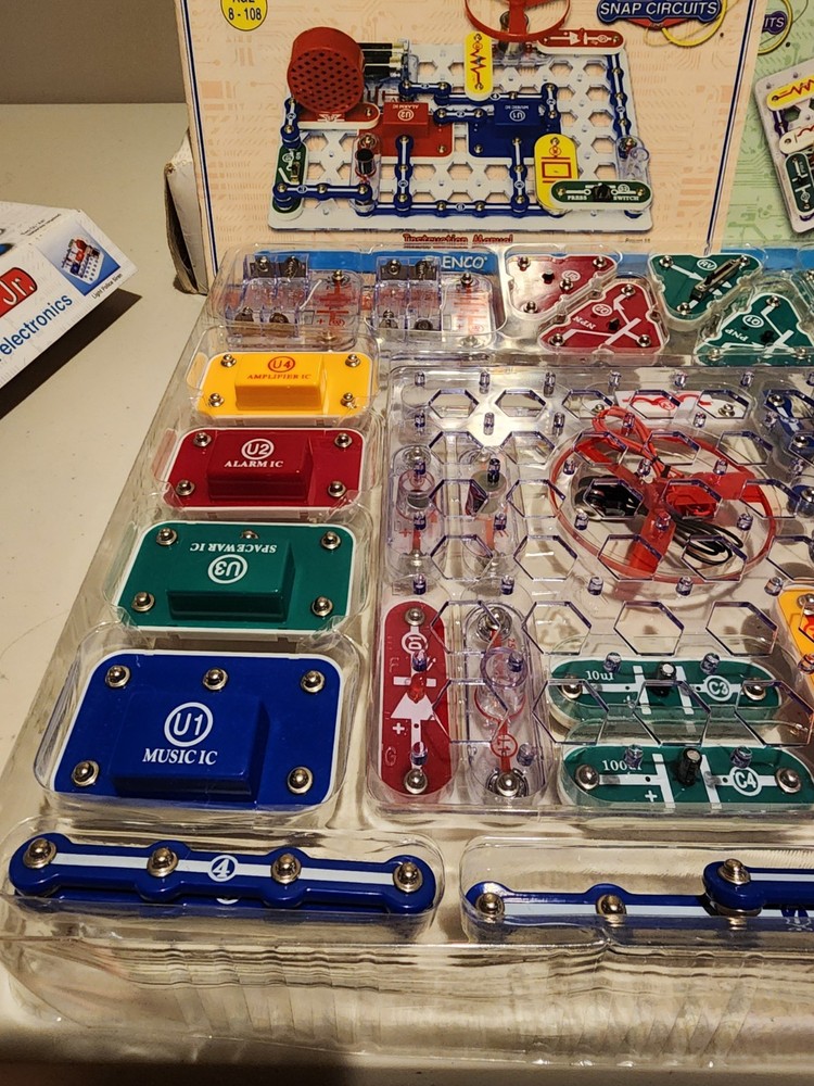 Electronic Snap Circuits 750, 300, 100 Experiment Kits - Incomplete