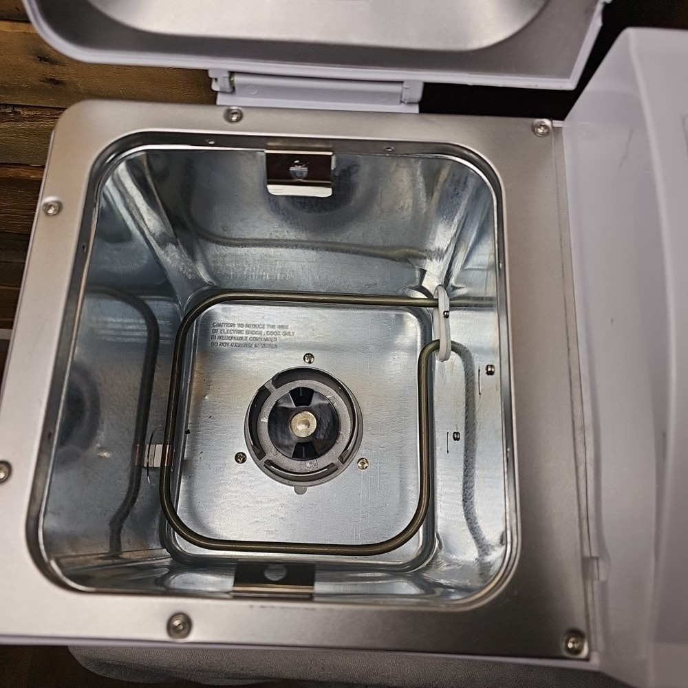 West Bend Perfect Timing Automatic Bread & Dough Maker #40126 (Open Box)