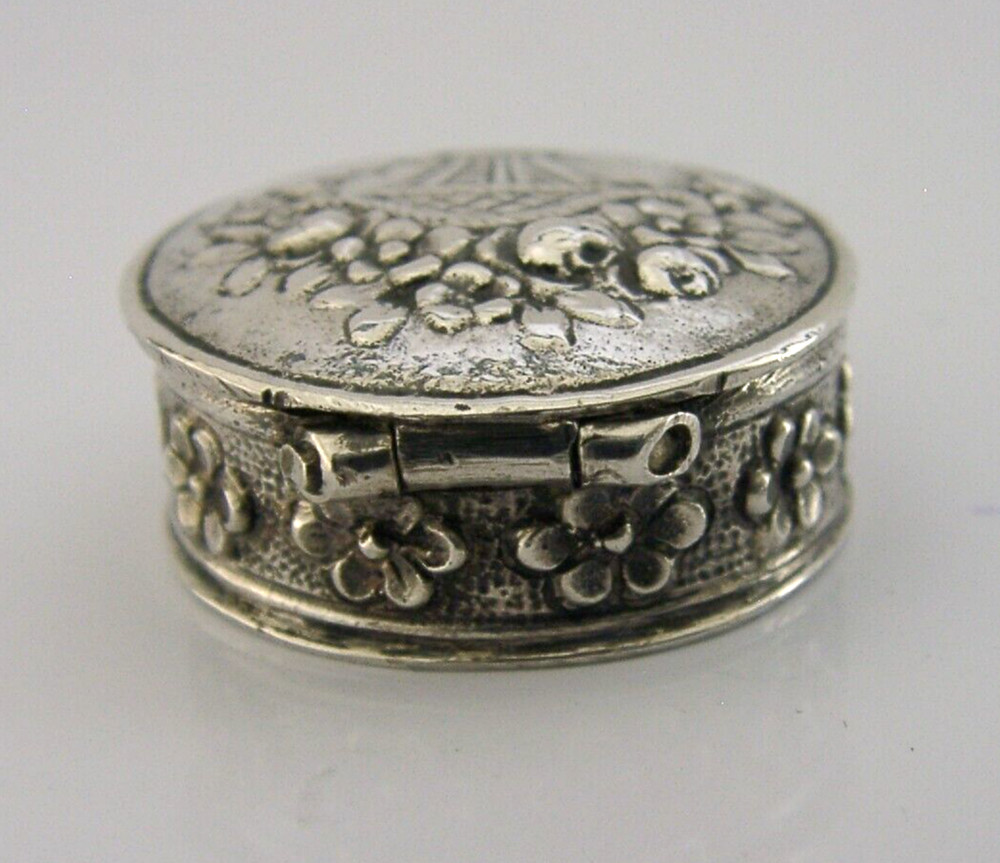 PRETTY GERMAN SOLID STERLING SILVER PILL BOX c1950