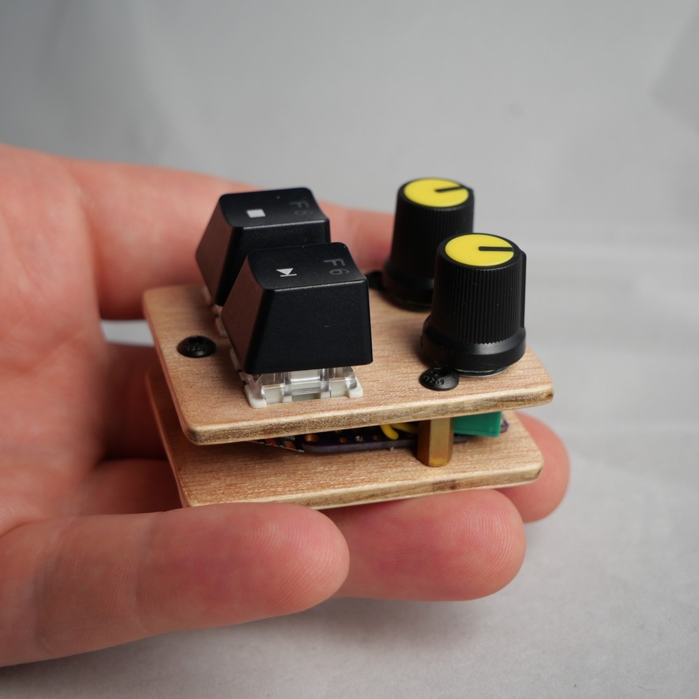 madMidiMini Compact Midi Controller with 2 Note Buttons 2 Potentiometers and LED