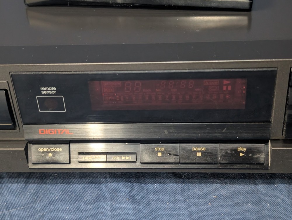 VINTAGE 1989 Technics SL-P102 CD Compact Disc Digital Player with Remote Tested