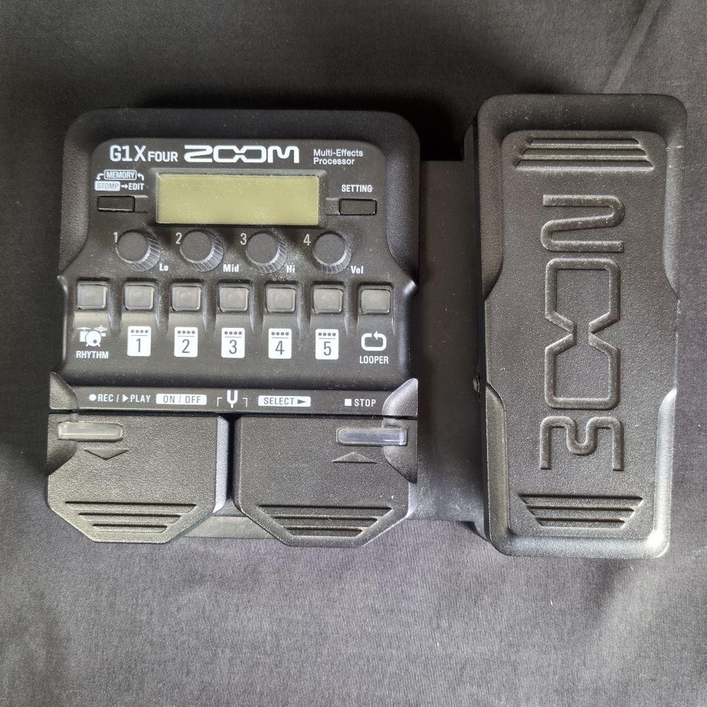 Zoom G1X FOUR Multi-effects Processor with Expression Pedal