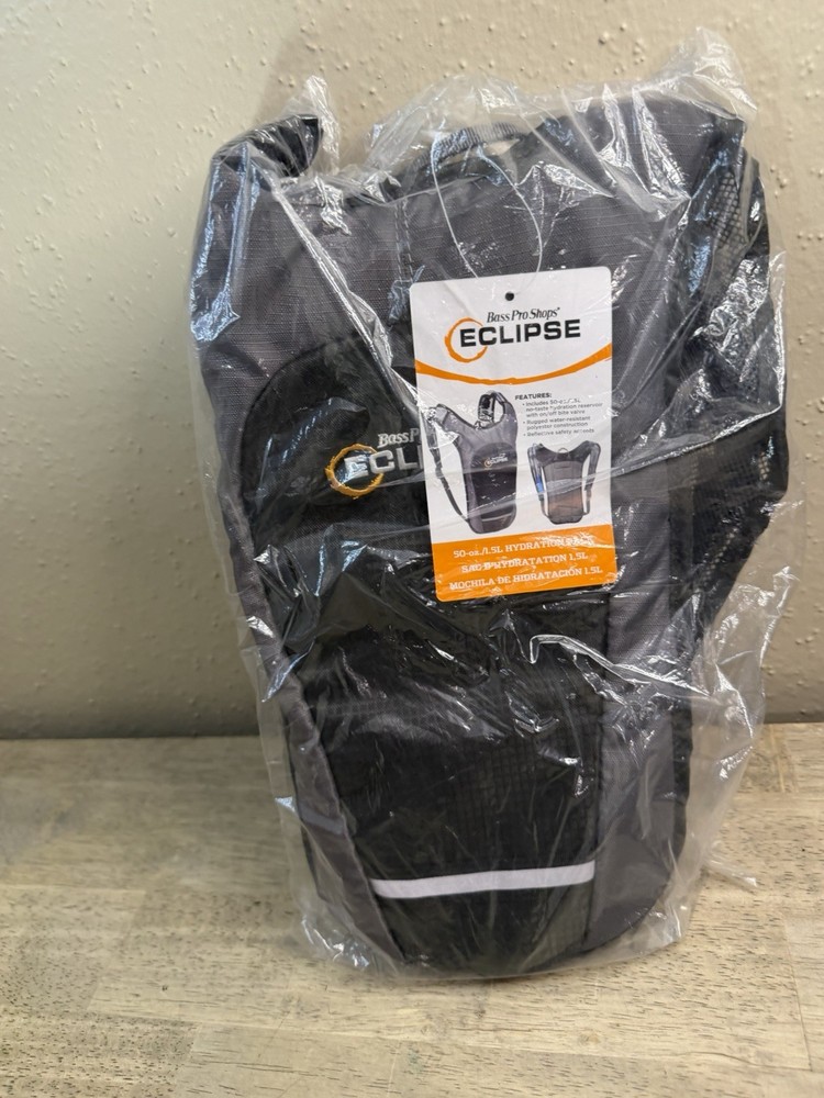 New Bass Pro Shops Eclipse 2.0L Hydration Pack for Hiking