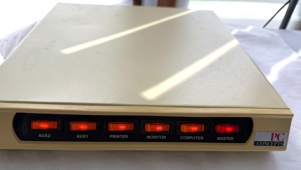 Vintage PC Concepts 5 Outlet Computer Power Supervisor Controller MT-767