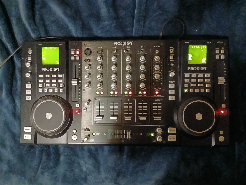 Prodigy FX B-52 4-channel DJ mixer / CD player CD 2 not working !!