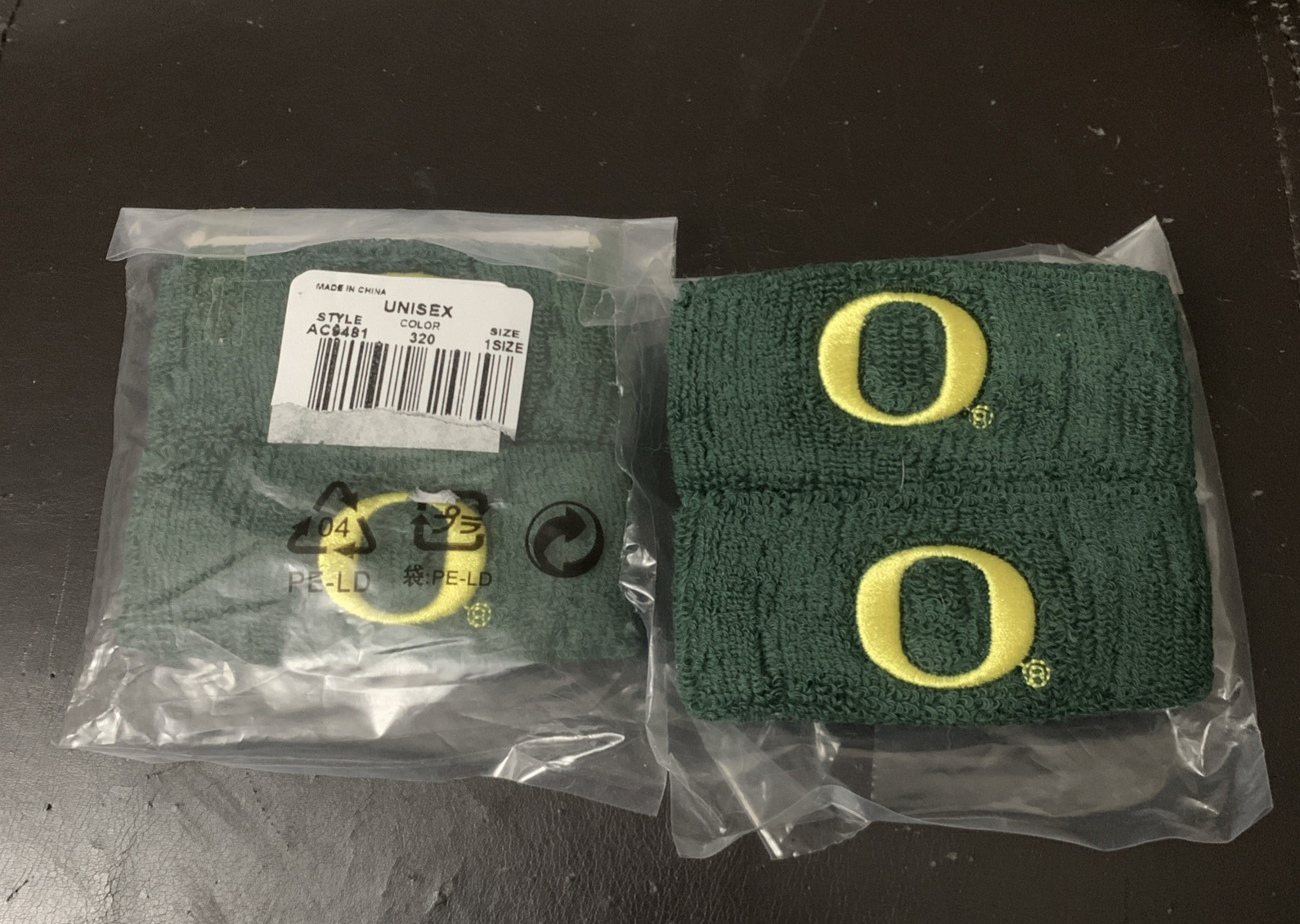 NWT 2-packs Nike Oregon Ducks Wristbands Sequoia/Yellow One Size sweatband R10
