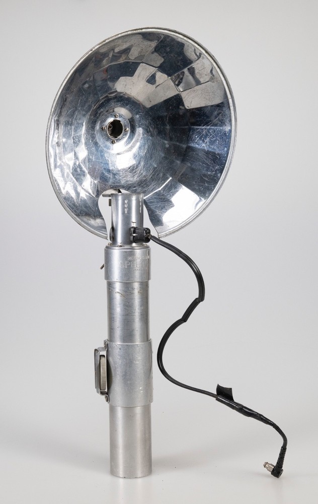 Mendelsohn Speedgun Model E-4 flash gun