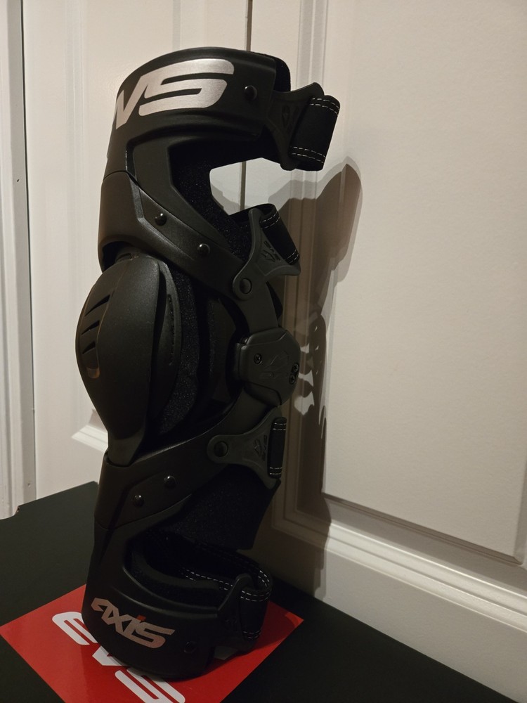 EVS AXIS Sport Knee Brace Left Knee Size Large