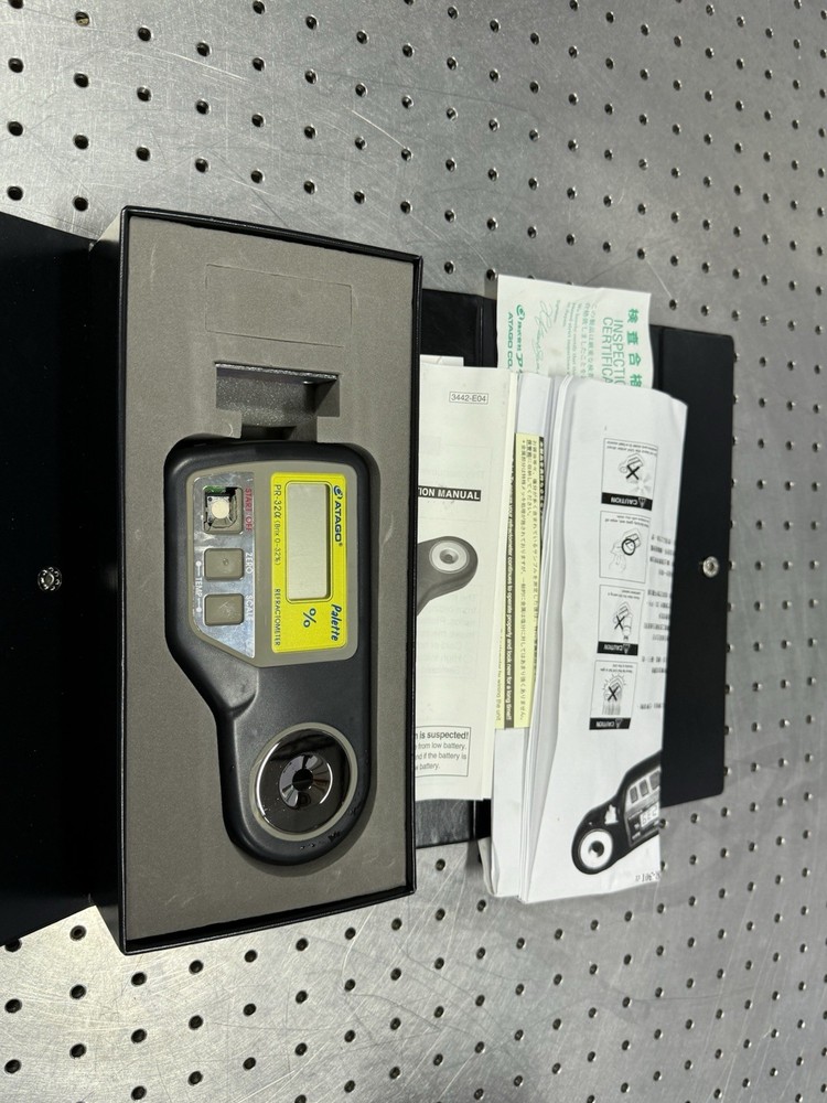 ATAGO PR-32α Digital Refractometer Brix 0.0–32.0% - Powers On, Untested Accuracy