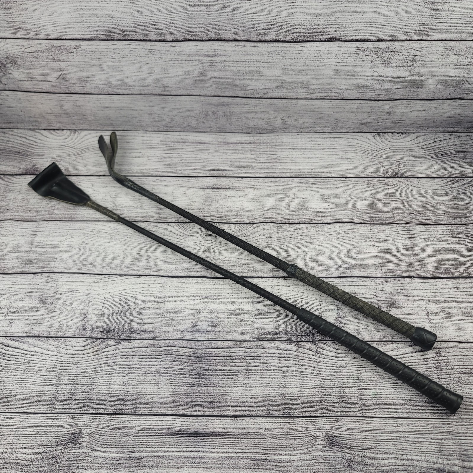 County and Fleck Black Leather Whip Horse Equestrian Riding Crop (22/25 in)