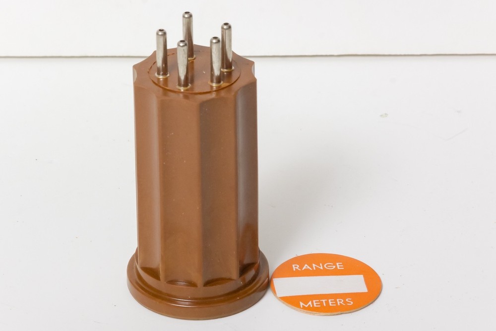 Hammarlund SWF-5 plug-in coil form, 1 ½” diameter NOS