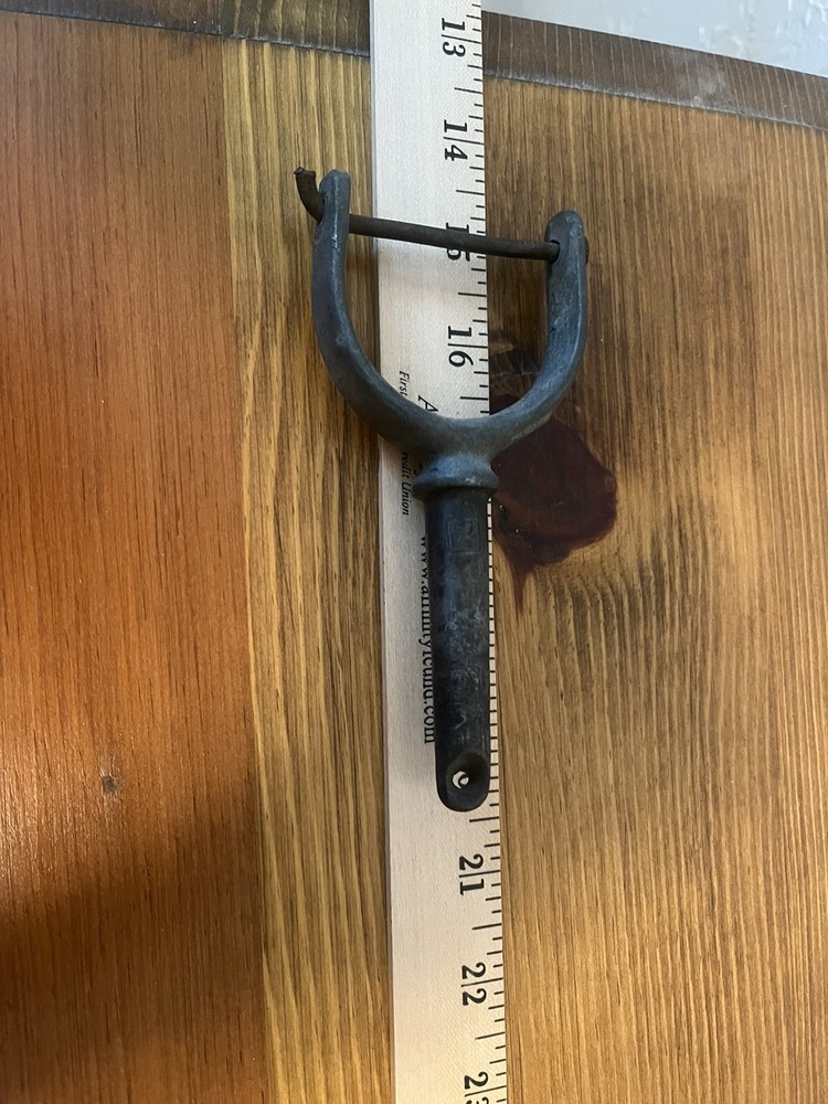 Vintage Metal Oar Lock 5.5”