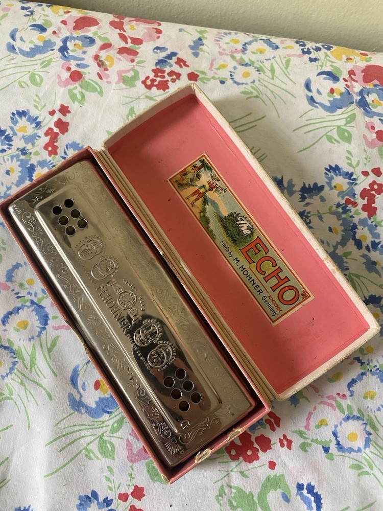 M. Hohner “The Echo” Harmonica Notes C & G with Original Box