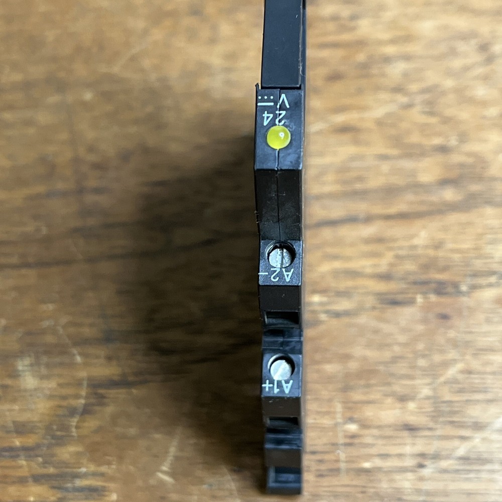 Crydom DRSCN24 Socket & Solid State Relay Socket Module Unit W/ CN024D24