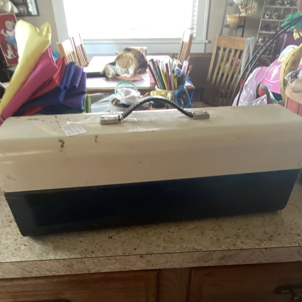 Studio Continuous Lighting Unit, 3 Bulbs, Black/White, AC-Powered, Carry Case