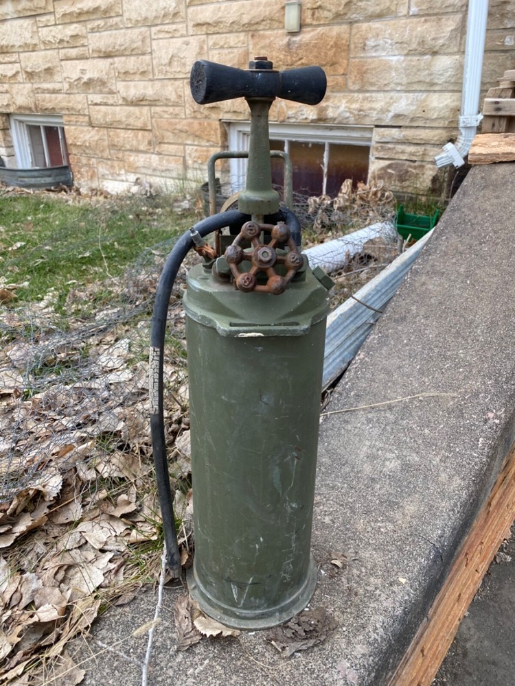 RARE ORIGINAL WWII US ARMY HAND PUMP HALFTRACK, TANK, JEEP WATER EXTINGUISHER
