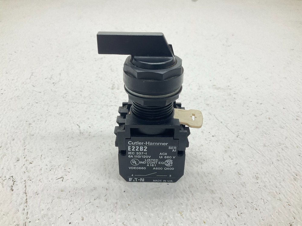 Cutler Hammer Eaton E22B2 2 Position Momentary Selector Switch Ser. A1 (TSC)