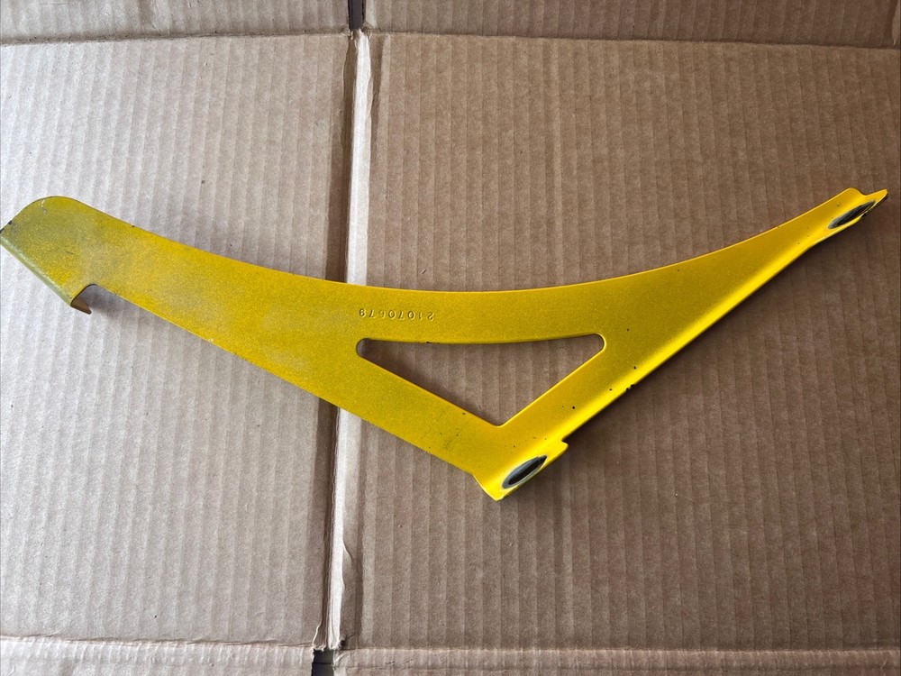 VOLVO VNL FAIRING BRACKET/MOUNT (driver) 21070679