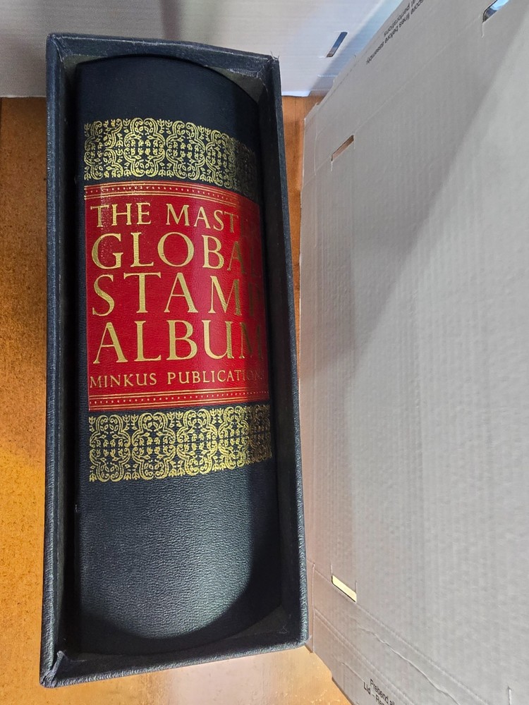 Curve Spine Minkus Master Global 4" Binder and Slipcase - No Pages -