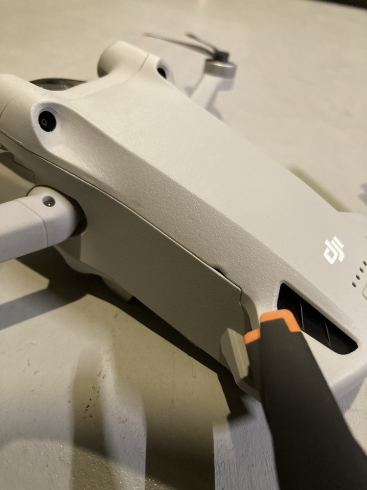 **DAMAGED** DJI Mini 3 Pro Fly More Combo