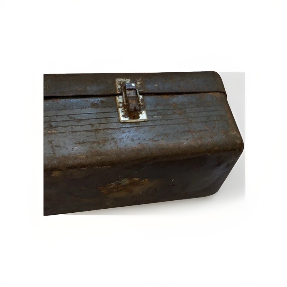 Antique Metal Toolbox/Tacklebox
