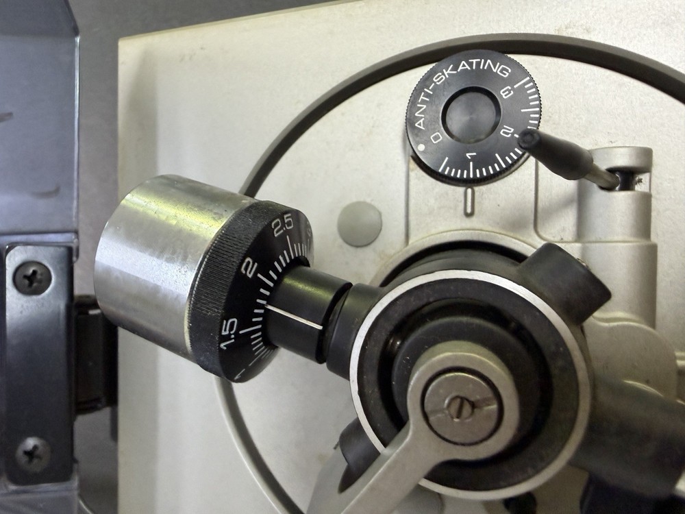 Vintage Technics SL-1650 Direct Drive Automatic Turntable Stacking Spindle READ