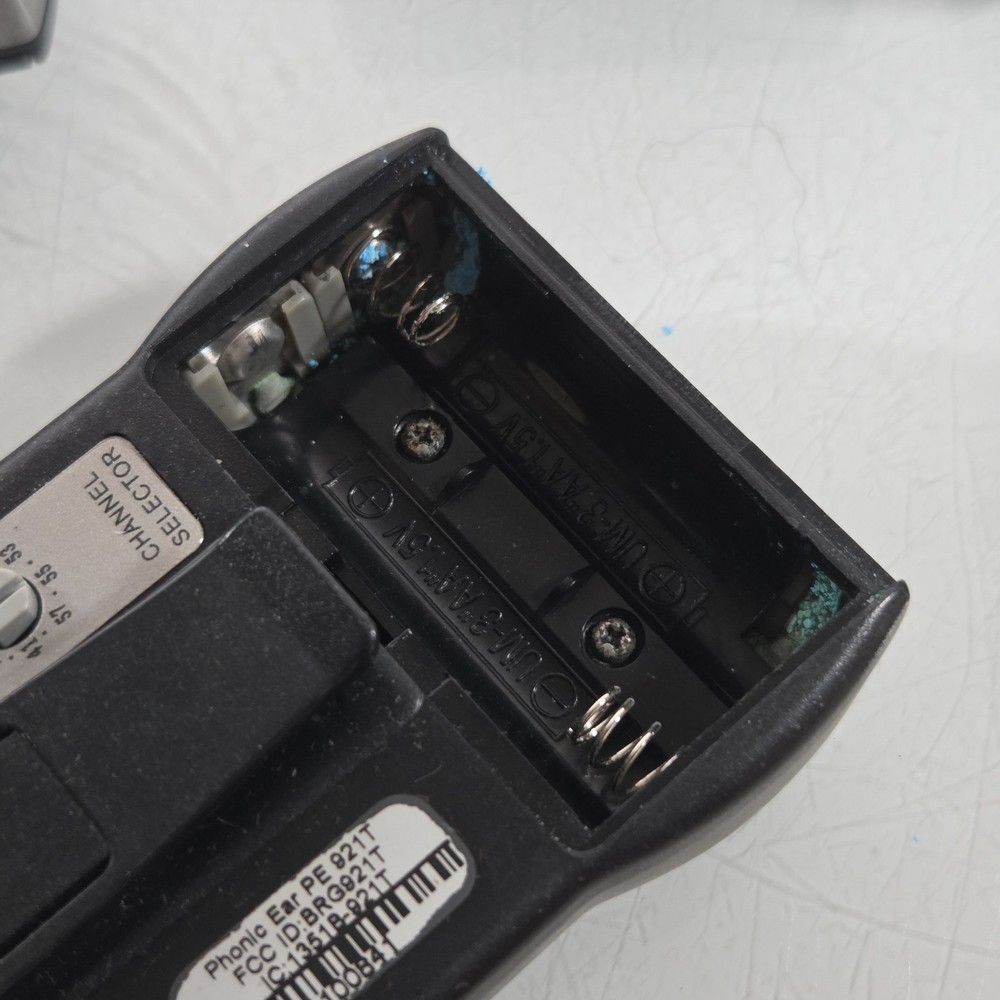 8 Bodyworn Transmitter 921T Radium 216MHz Phonic Ear UNTESTED - 2 DONT TURN ON