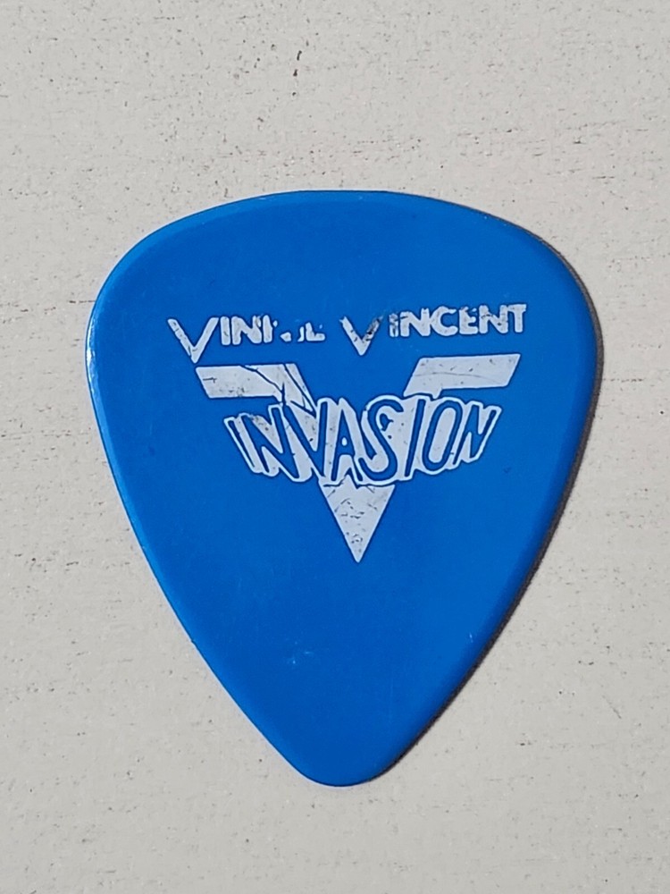 Vinnie Vincent Invasion SUPER RARE Logo Signature Blue Concert Guitar Pick KISS