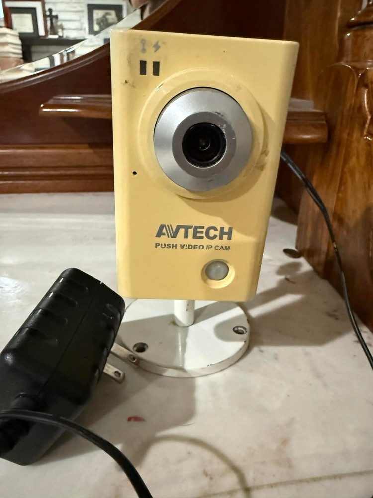 AVTECH EZ Av Tech IP cam used - Push Video Security Camera used