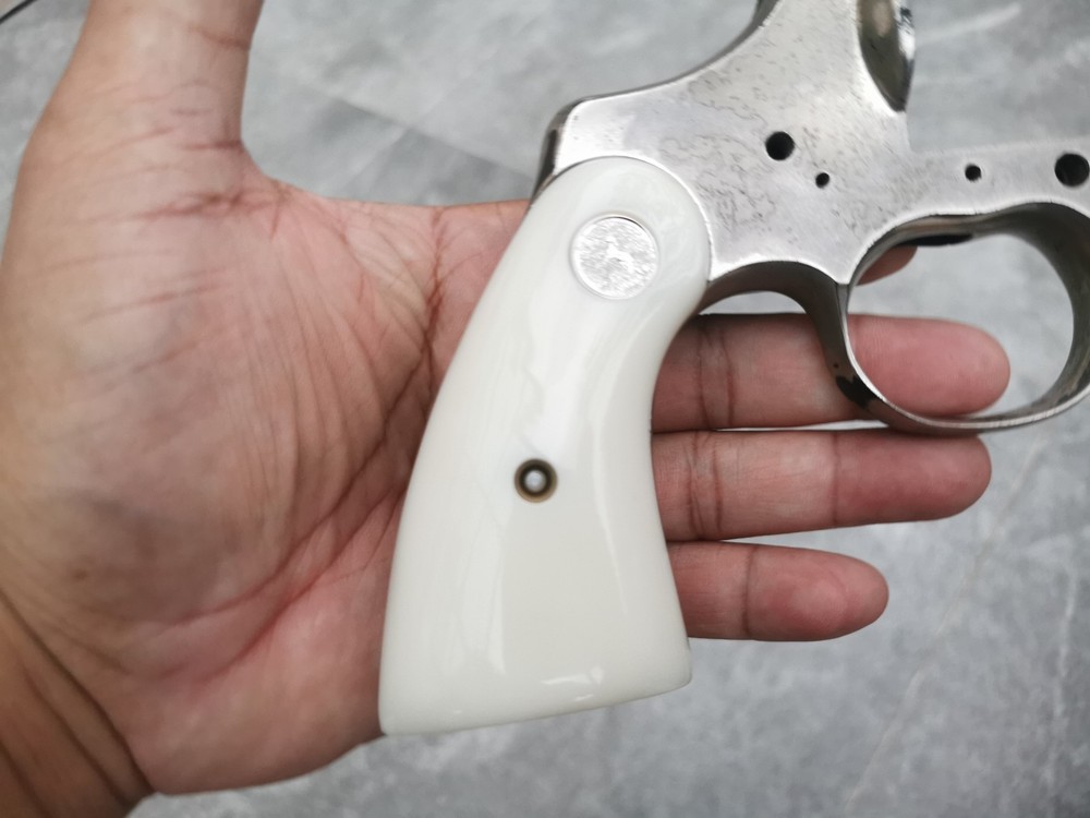 FAUX IVORY GRIPS FOR COLT PYTHON I, E FRAME & OFFICIAL POLICE NICE # Silver Med