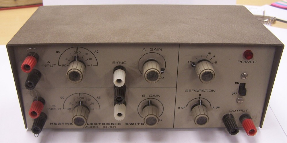 Vintage Heathkit Model ID-101 Electronic Switch  for oscilloscope Powers Up.
