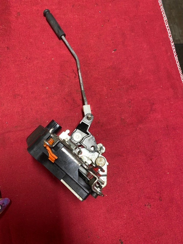 2012 FREIGHTLINER passenger Side Door Latch GECOM right